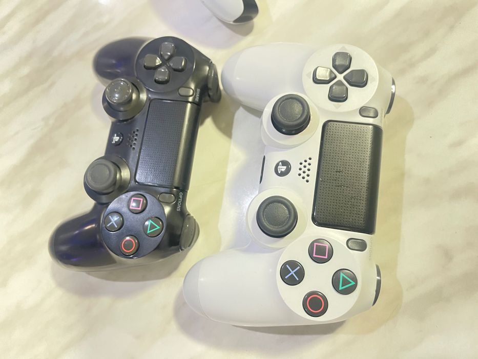 Ps 4 pro контролери 2бр. комплект бял черен