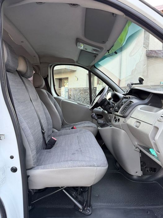 Renault Trafic 2.0 dCi • 2013 • 6 locuri • 275.900 km