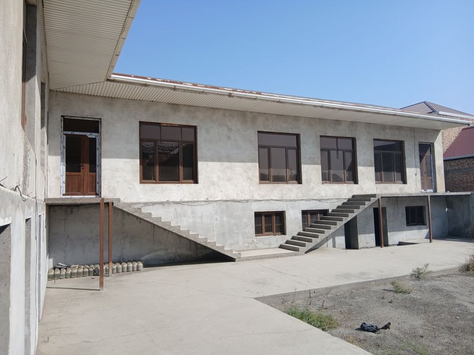 Qo'qon, Aeroport yo'lida, 6 sotixli xovli, yo'lni bo'yida