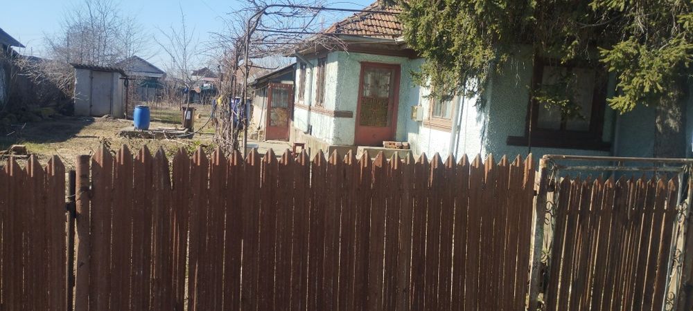Casă de vânzare locuibilă 860m ,se află în satul Vadu -Parului