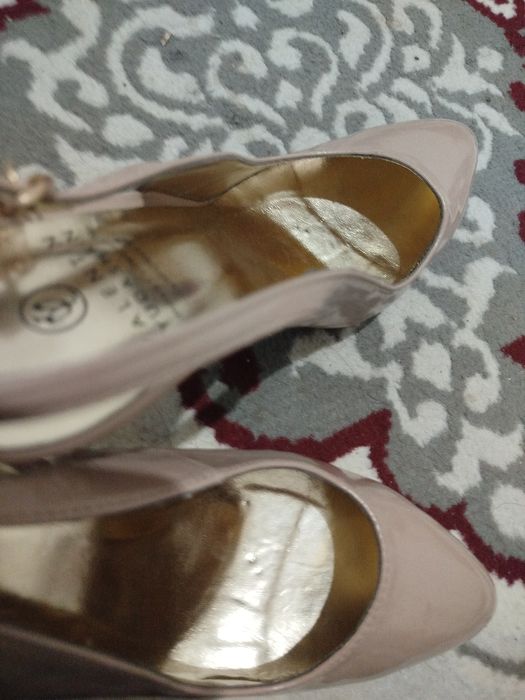 Шикарные женские туфли с каблуками 38 размер