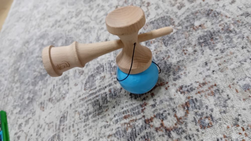 Vând Kendama Night