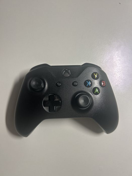 Xbox one + 2 cotrollere