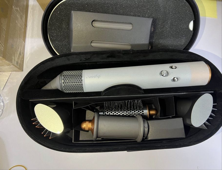 Dyson hairdryer / сешоар преса маша