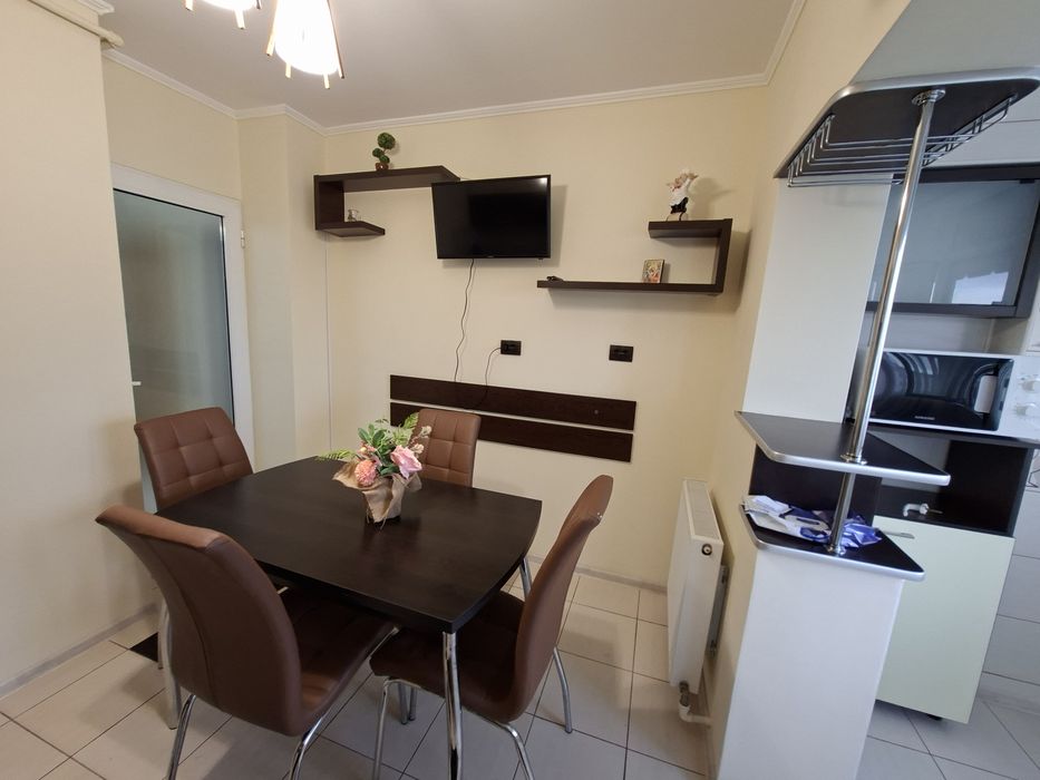 Ofer spre inchiriere apartament cu 2 camere cf.1  decomandat