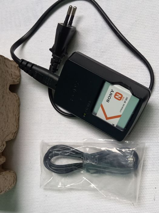 Aparat foto Sony și carte utilizare