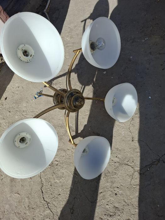 Продаётся пятирожковая люстра