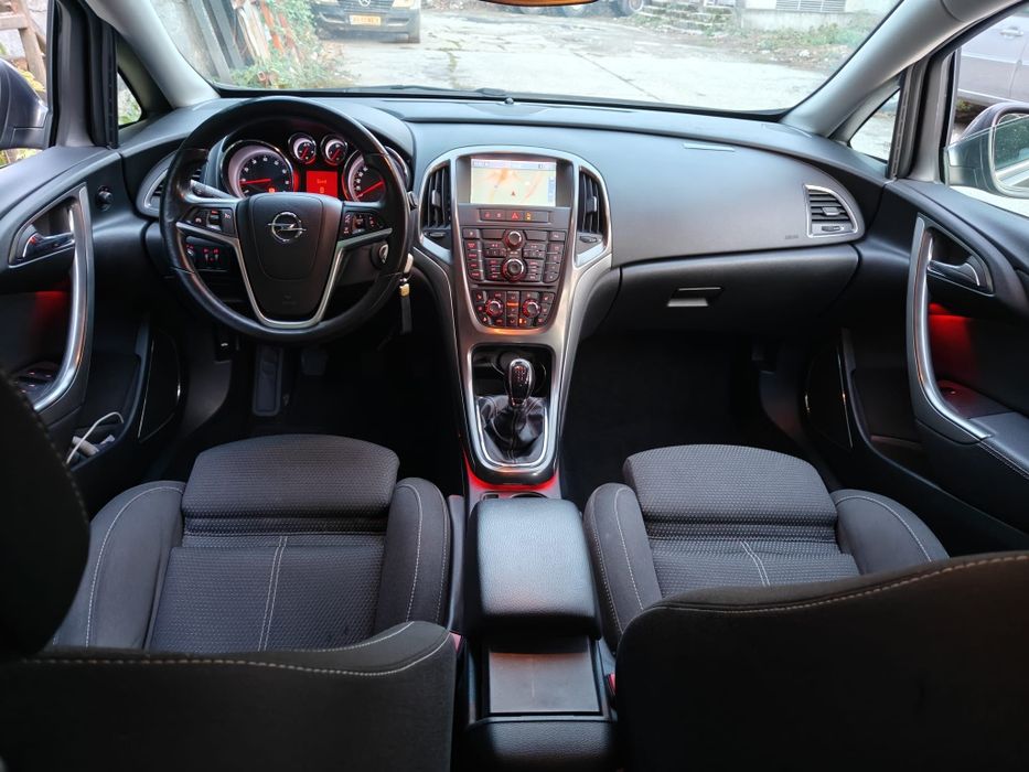 Opel Astra J break benzina 2011