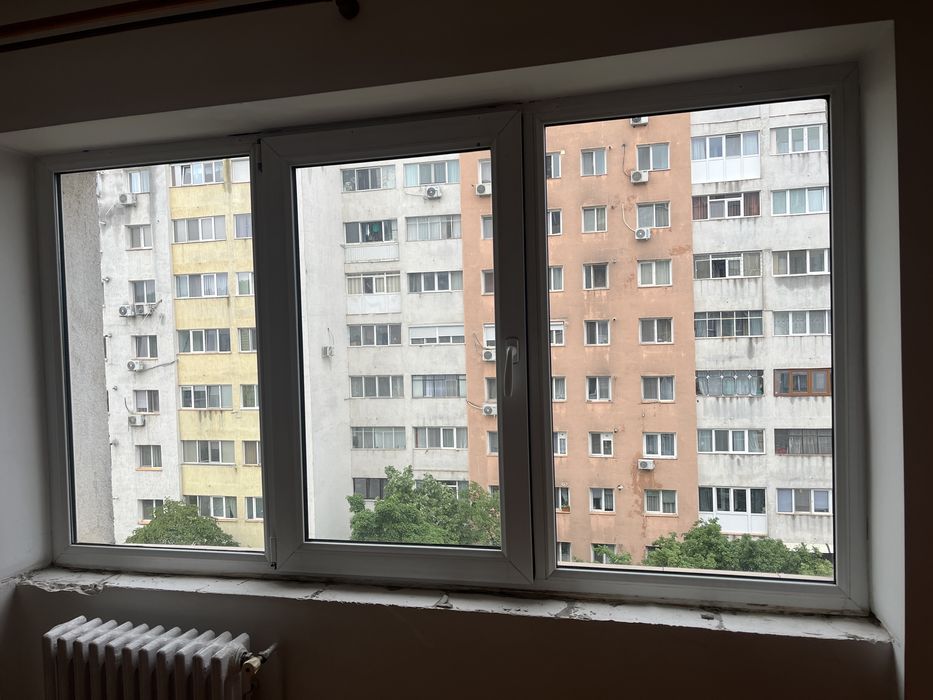Vand tamplarie pvc 2 bucati, utilizate , stare buna , plase tantari