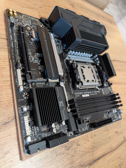 placa de baza B850M GAMING X WIFI6E cu garantie 2 ani