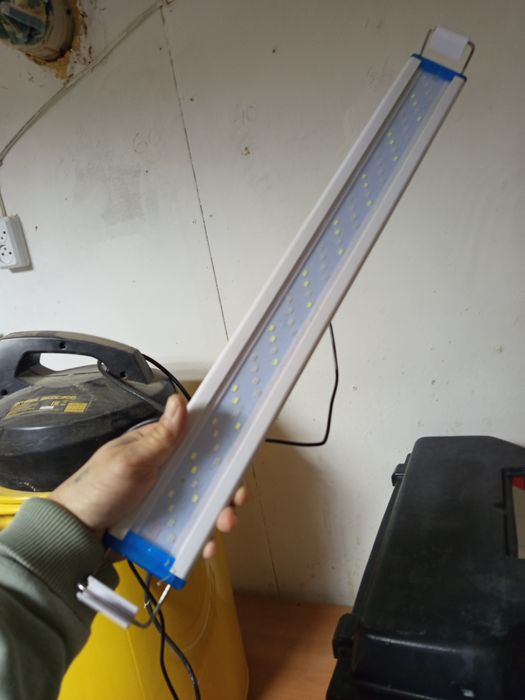 Продам аквариум с крышкой