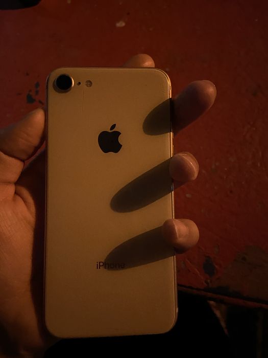 iPhone 8 - 64 gb