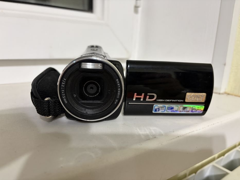 Продается видеокамера HandyCam Sony HD defention