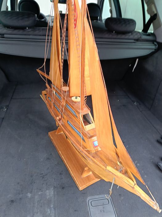 Голям ръчно изработен платноход