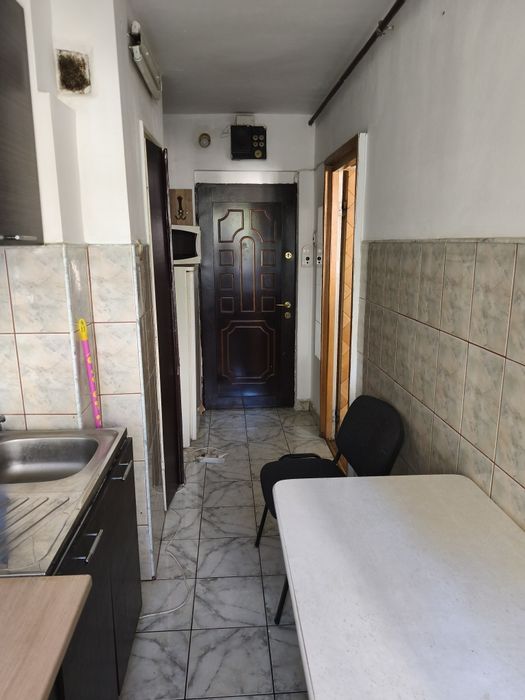 Apartament 2 camere,  etaj 1, centrală proprie – 400 m de Academia de Muzică