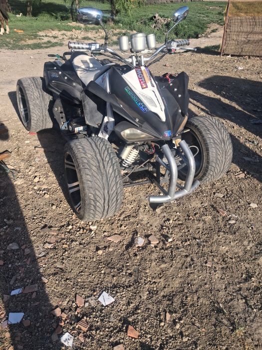 Vând ateveu motor 250cc