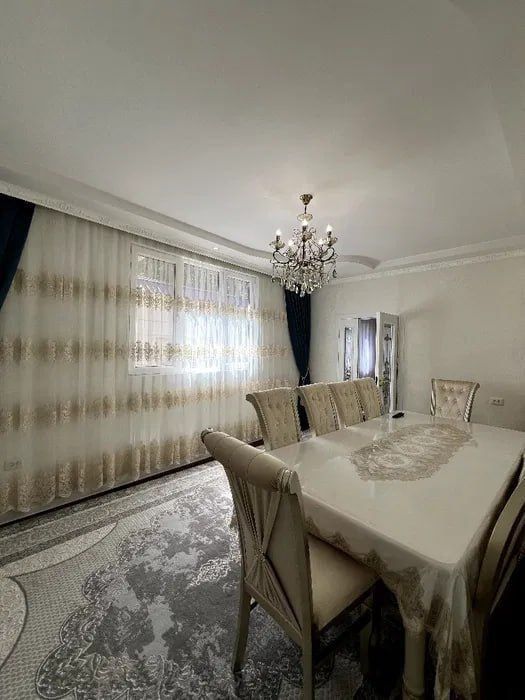 Срочно продаётся шикарный домик в центре города, емонт вся техника.