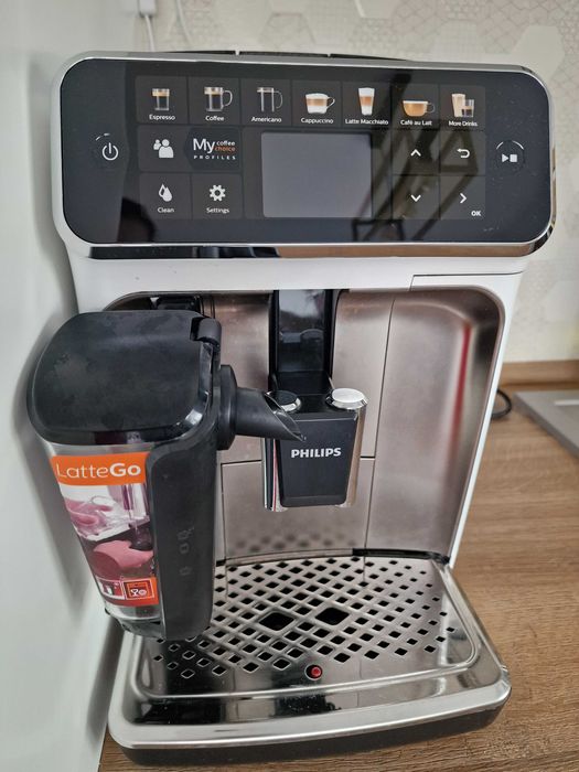 Espressor automat Philips LatteGo 5400 / model EP 5443 / 90