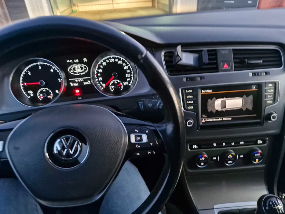 Vând  Golf 7 ,unic proprietar Romania ,191000 km în creștere.