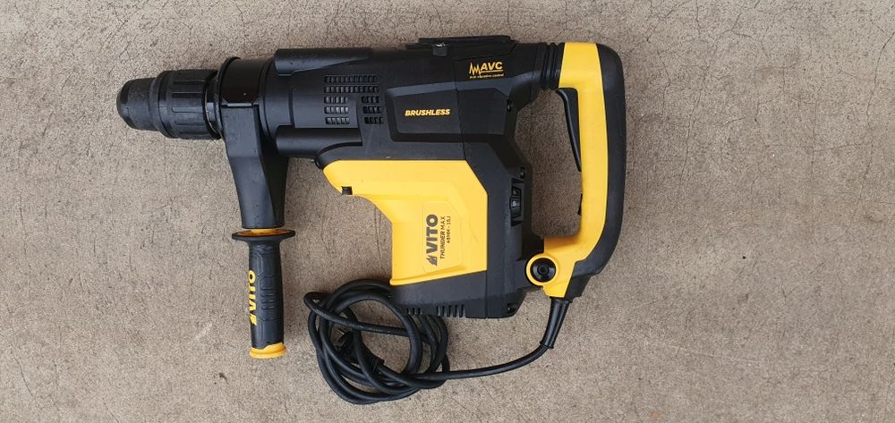 Ciocan rotopercutor mare .