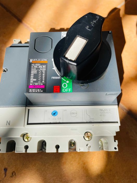 Intrerupator automat (disjunctor - usol) Compact NS160H - TM125D.