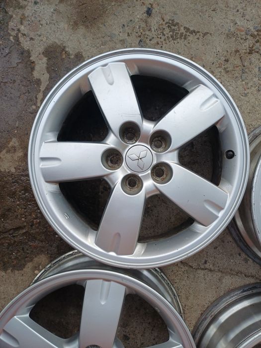 Продам оригинальные диски R17  на MITSUBISHI