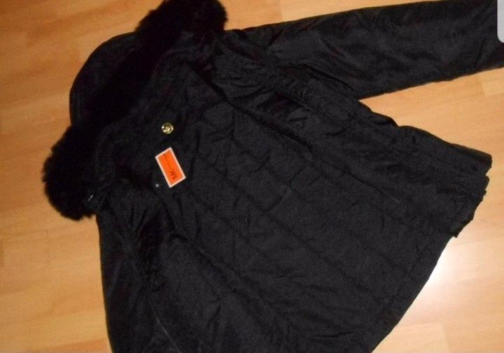 Geaca dama matlasata,sezonul rece,gluga blanita naturala