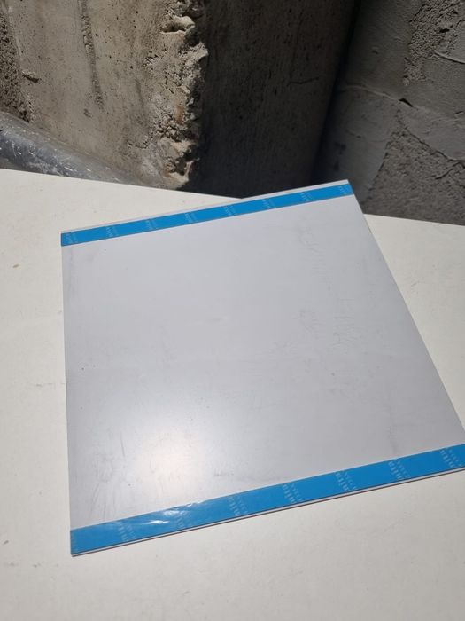 Таблички 3000 тг