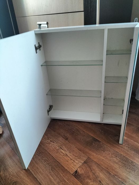Продам зеркало со шкафчиком бу
