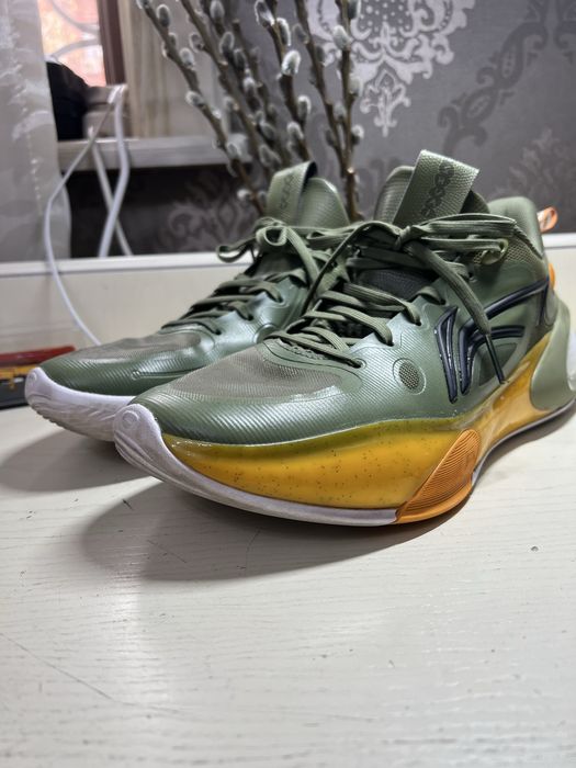 Баскетбольные кроссовки lining