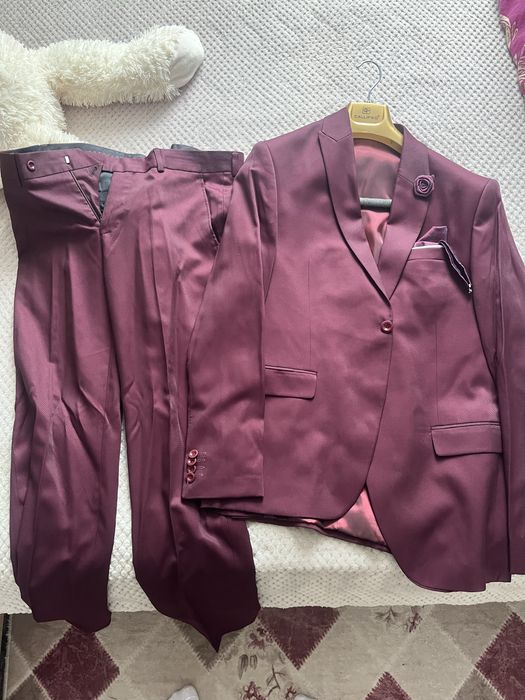 Aбитуриентски костюм