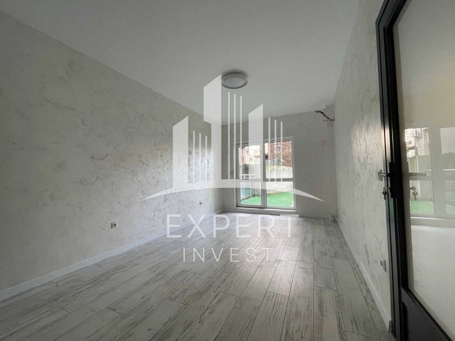 Продава се Тристаен апартамент в Варна, Цветен квартал - 155 кв.м за 1484 €/кв.м - Снимка #1