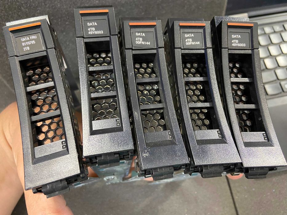 5x Lenovo 3.5" caddy LFF SAS SATA HDD IBM диск държач