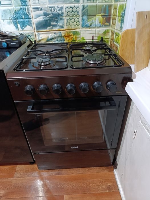 Продаю эл./газовую плиту