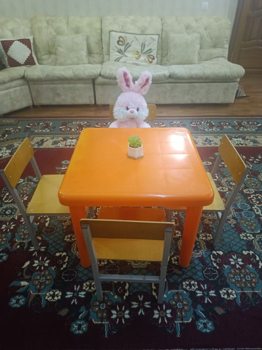 Детские стол и стульчики