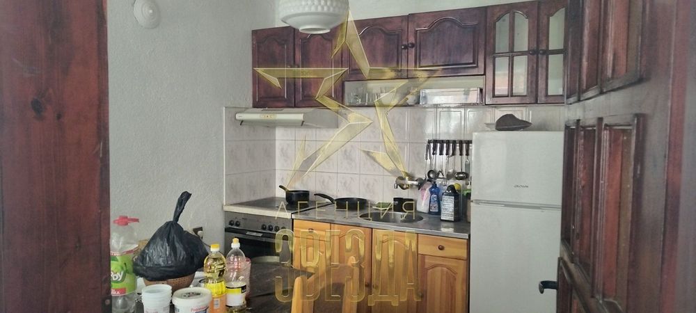 **Къща с двор и гараж в Кършияка!**