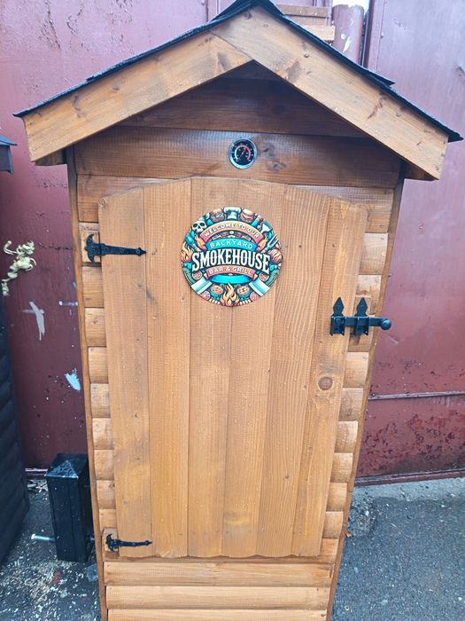 Afumătoare din lemn masiv lambriu semirotund de 2 cm cu  sistem fum