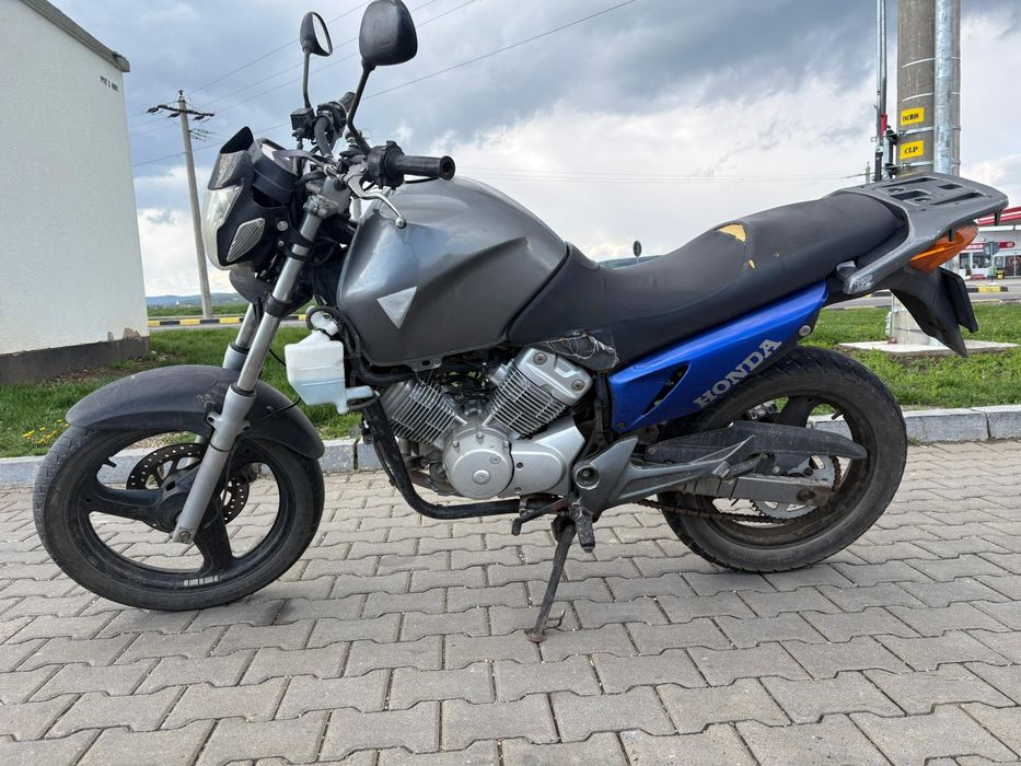 Honda varadero XL 125 in Stare Buna  de functionare  cu toate actele in regular fiscal pe loc .