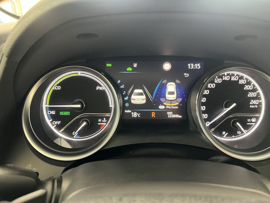 Vând Toyota Camry, anul 2022.