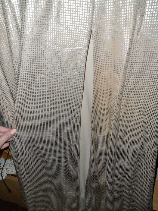 Златиста рокля с цепка