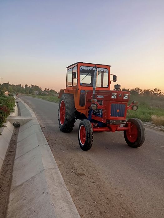 Tractor Universal 650