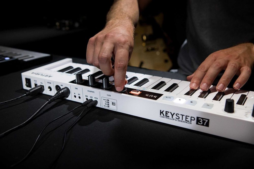Arturia KeyStep 37 миди клавиатура