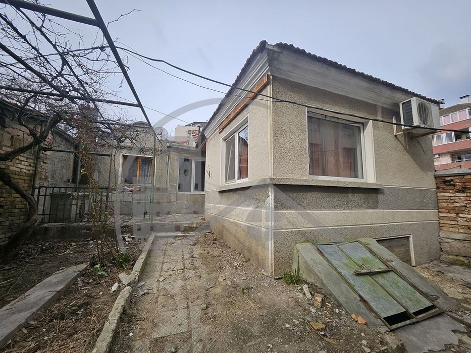 Самостоятелна къща в гр. Варна