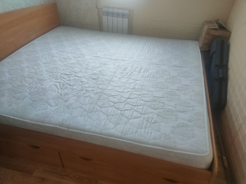 Двухспальная кровать