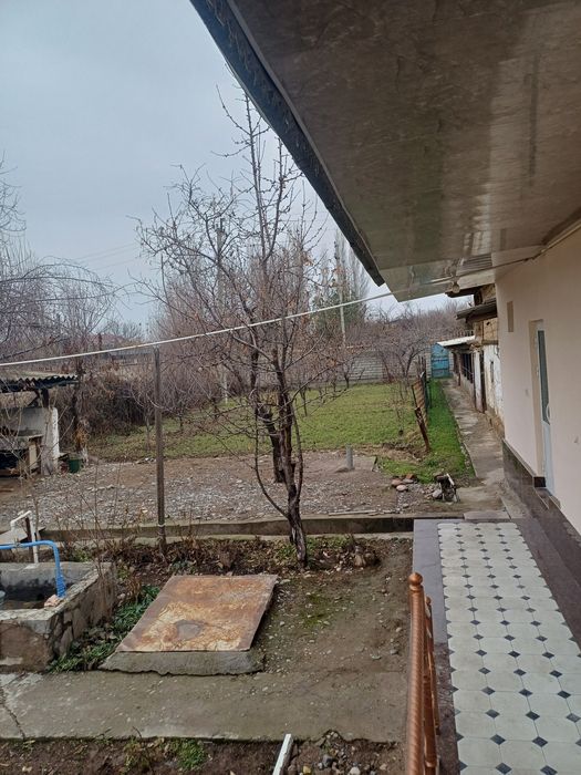 Янги Узбекистон богидан 3км узокликда жоилашкан ховлини ярми