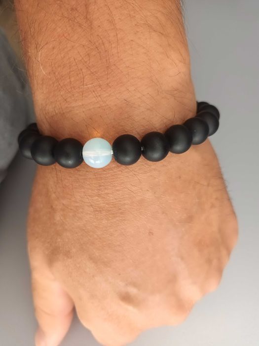 Гривна вулканичен камък и лунен камък