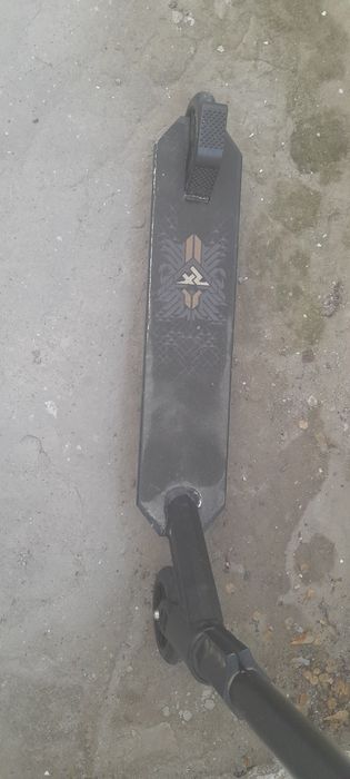 Продам  железный самокат