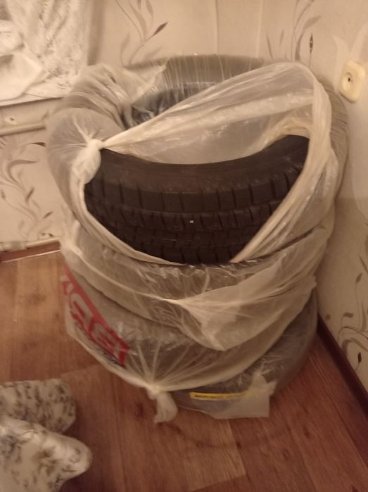 Продам зимние шины 225/65/17