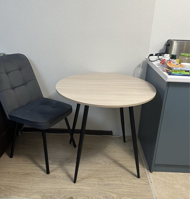 Стол круглый со стульями