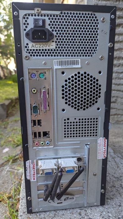 Настолен Компютър AMD 2.5GHz, 4GB RAM, 300GB HDD